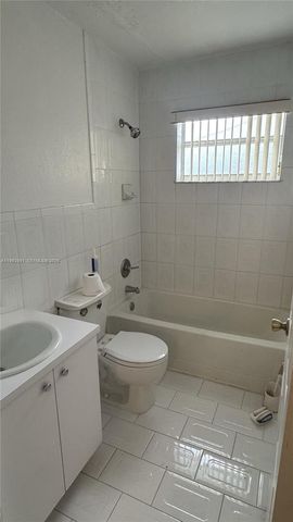 3211 NW 191st St, Miami Gardens, FL 33056