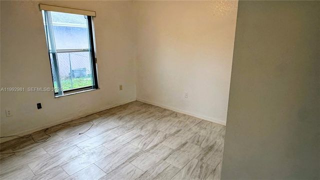 3211 NW 191st St, Miami Gardens, FL 33056