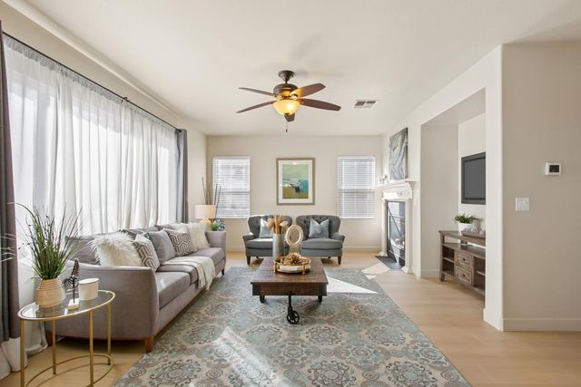 3695 Topaz Rd, West Sacramento, CA 95691