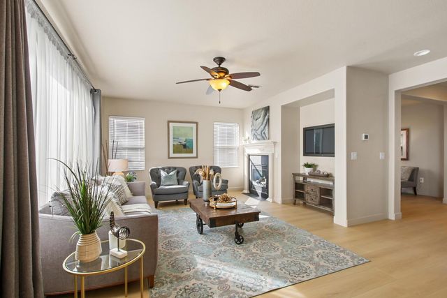 3695 Topaz Rd, West Sacramento, CA 95691