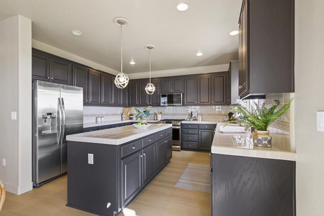 3695 Topaz Rd, West Sacramento, CA 95691