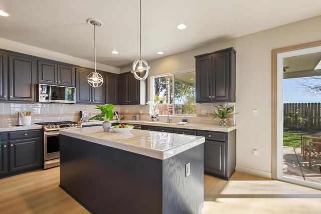 3695 Topaz Rd, West Sacramento, CA 95691