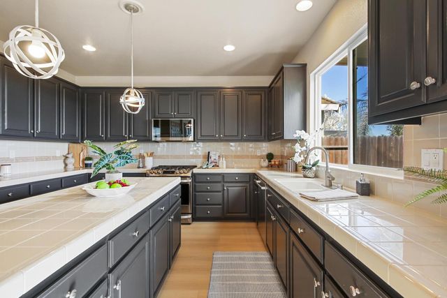 3695 Topaz Rd, West Sacramento, CA 95691