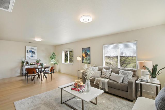 3695 Topaz Rd, West Sacramento, CA 95691