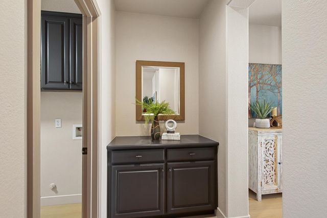 3695 Topaz Rd, West Sacramento, CA 95691