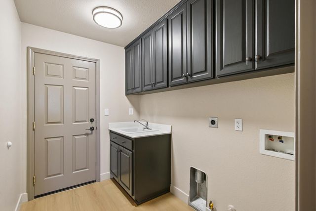 3695 Topaz Rd, West Sacramento, CA 95691