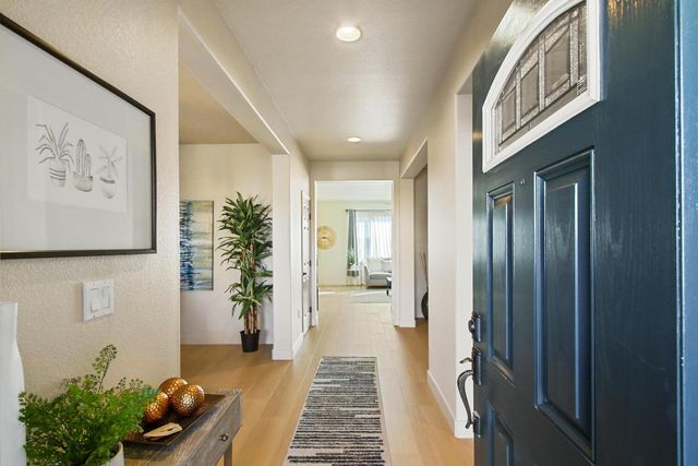 3695 Topaz Rd, West Sacramento, CA 95691