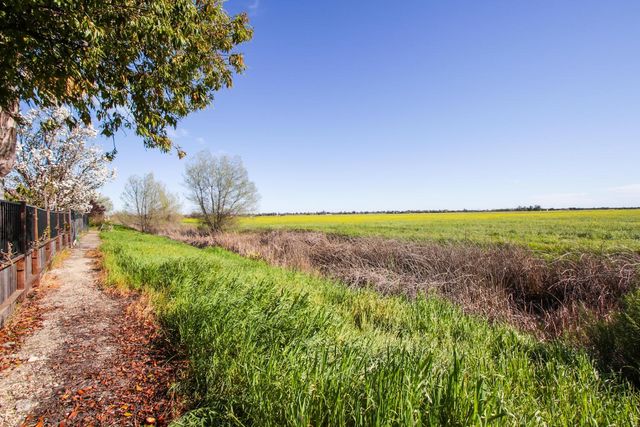 3695 Topaz Rd, West Sacramento, CA 95691