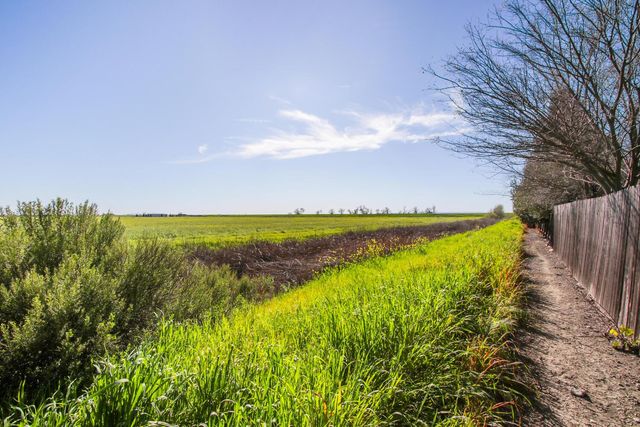 3695 Topaz Rd, West Sacramento, CA 95691