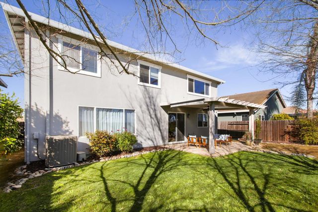 3695 Topaz Rd, West Sacramento, CA 95691