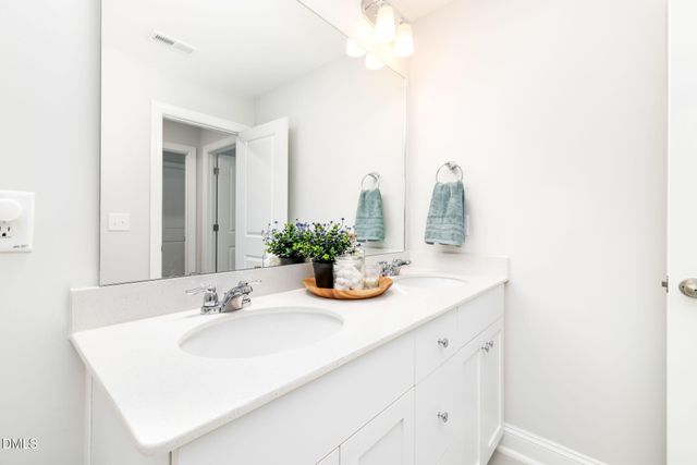 544 Barrington Row Avenue, Zebulon, NC 27597