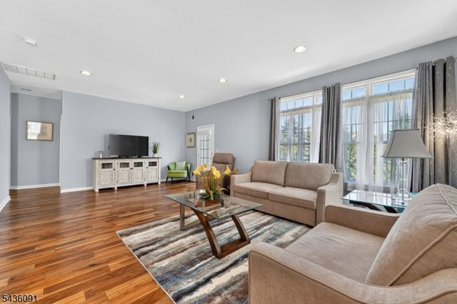 32 Benjamin St, Franklin Twp., NJ 08873