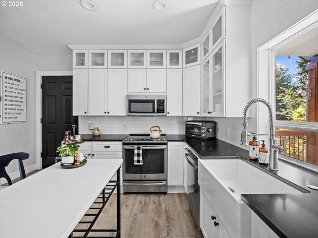 2792 LANCASTER St, West Linn, OR 97068