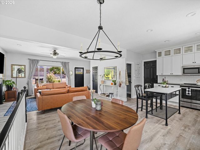 2792 LANCASTER St, West Linn, OR 97068
