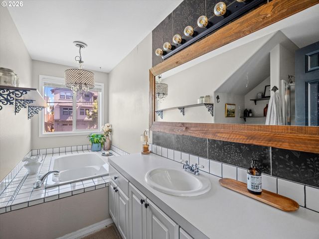 2792 LANCASTER St, West Linn, OR 97068