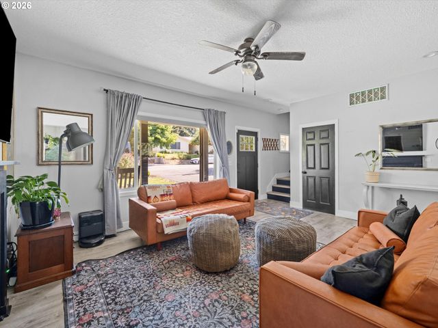 2792 LANCASTER St, West Linn, OR 97068