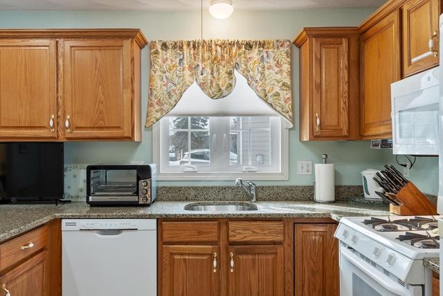 26 Ironwood Ln 26, Tewksbury, MA 01876