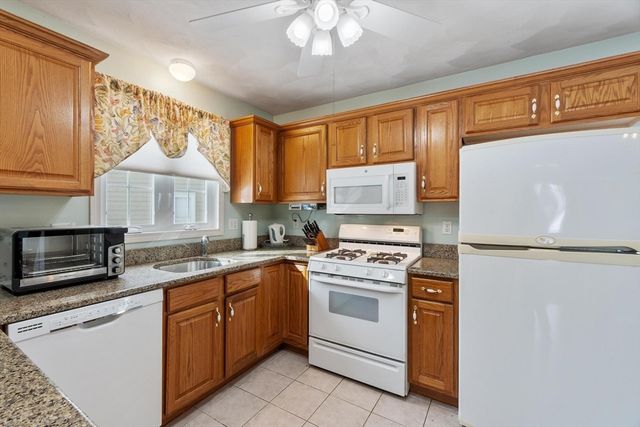 26 Ironwood Ln 26, Tewksbury, MA 01876
