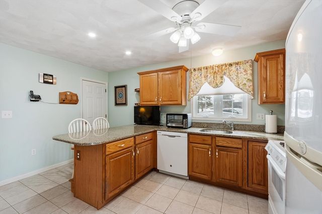 26 Ironwood Ln 26, Tewksbury, MA 01876