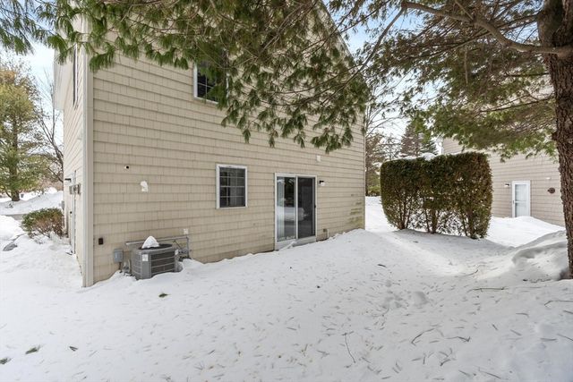 26 Ironwood Ln 26, Tewksbury, MA 01876