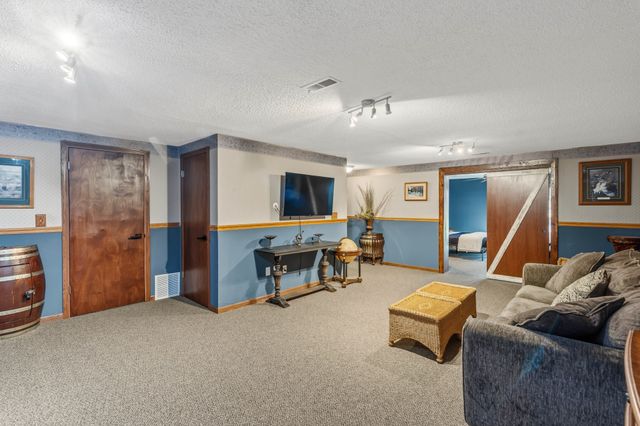 7021 NW 88th Place, Johnston, IA 50131