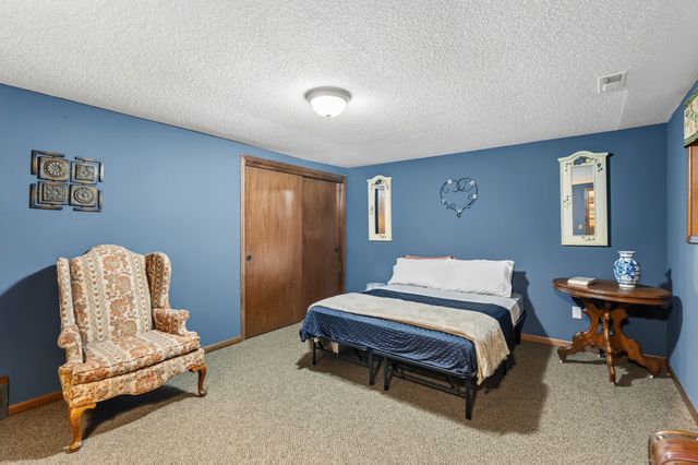 7021 NW 88th Place, Johnston, IA 50131