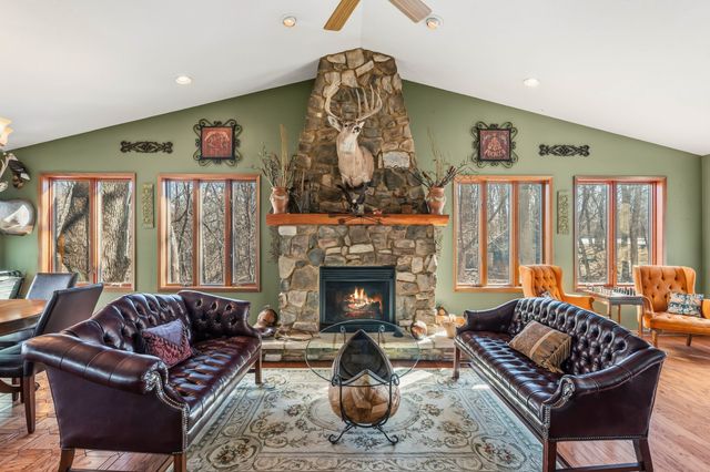 7021 NW 88th Place, Johnston, IA 50131