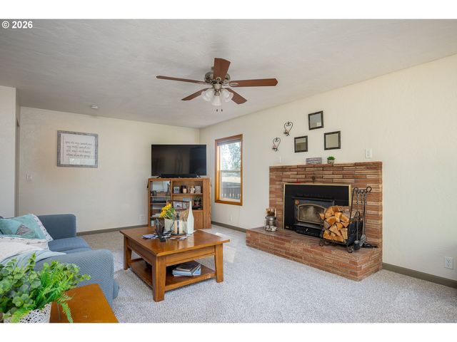 9800 Sw HILLSBORO Hwy, Hillsboro, OR 97123
