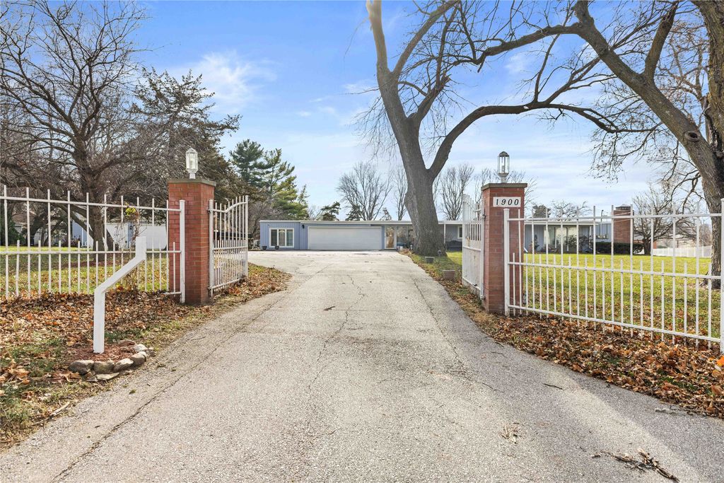 1900 McKinley Avenue, Des Moines, IA 50315