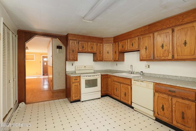 814 Forrest Avenue, Laurence Harbor, NJ 08879