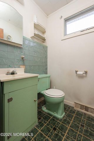814 Forrest Avenue, Laurence Harbor, NJ 08879