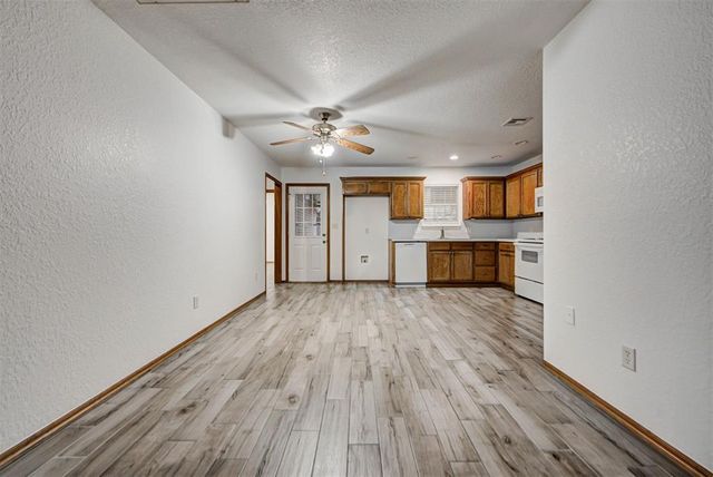 1528 Tudor Drive, Moore, OK 73160