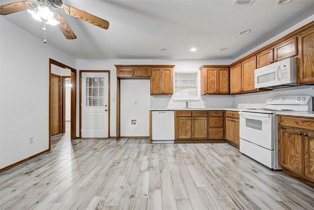 1528 Tudor Drive, Moore, OK 73160