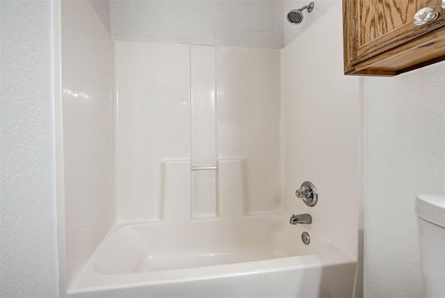 1528 Tudor Drive, Moore, OK 73160