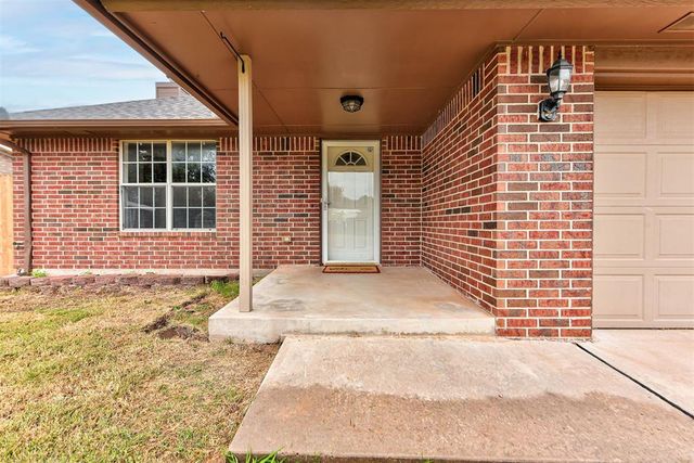1528 Tudor Drive, Moore, OK 73160