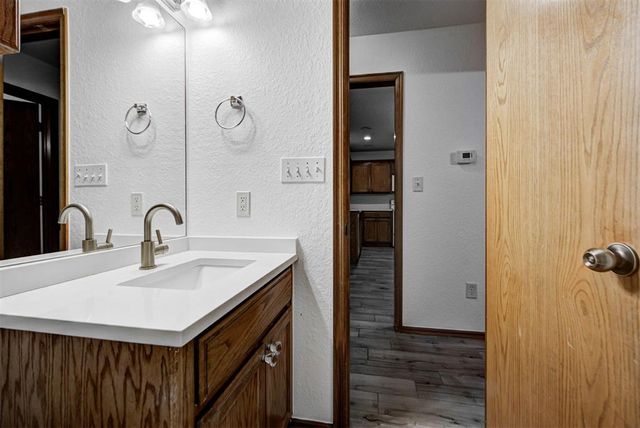 1528 Tudor Drive, Moore, OK 73160