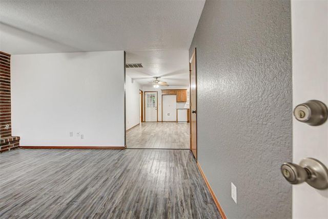 1528 Tudor Drive, Moore, OK 73160