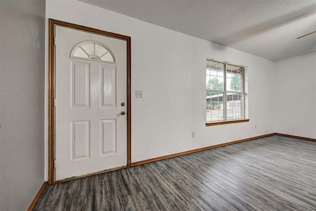 1528 Tudor Drive, Moore, OK 73160