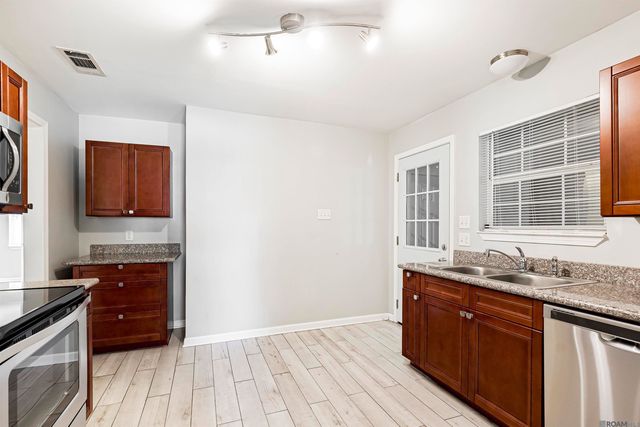 6872 Clinton Ave, Baton Rouge, LA 70805