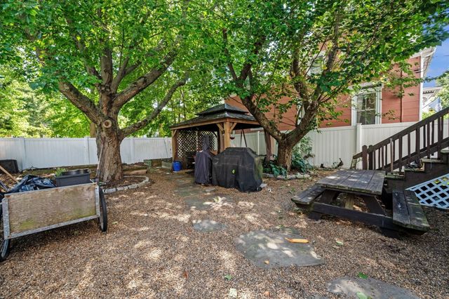 32 Arbella St 1, Salem, MA 01970