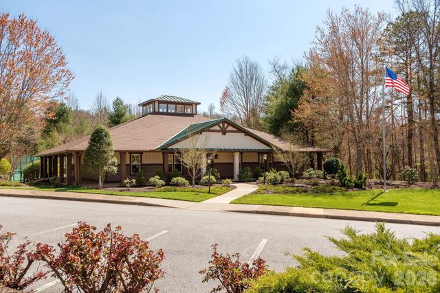 501 Fox Den Court, Hendersonville, NC 28792