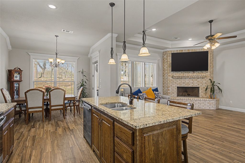 1041 Tex Lane, Springtown, TX 76082