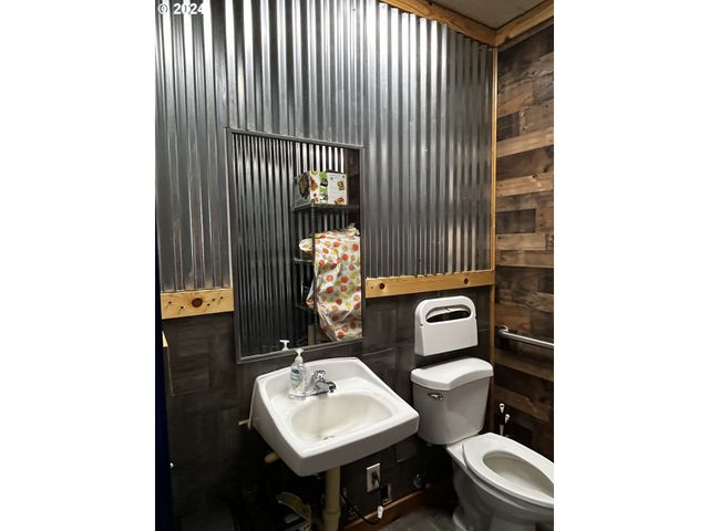 682 E 13th Ave, Eugene, OR 97401