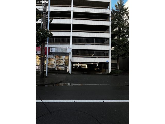 682 E 13th Ave, Eugene, OR 97401