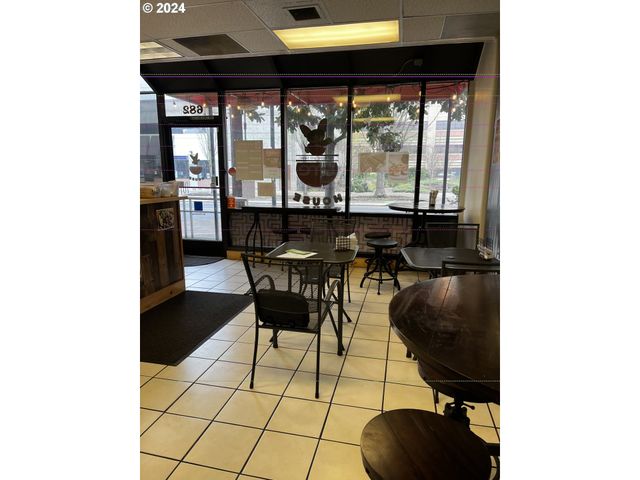 682 E 13th Ave, Eugene, OR 97401