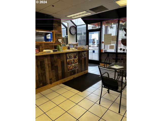 682 E 13th Ave, Eugene, OR 97401
