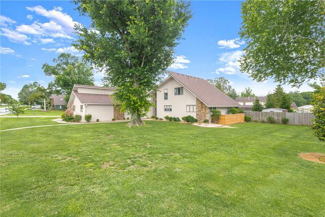 4603 W Centre Court, Rogers, AR 72758