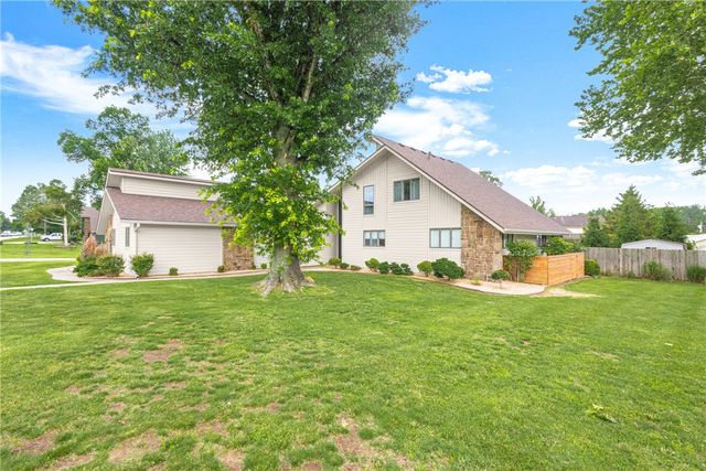4603 W Centre Court, Rogers, AR 72758