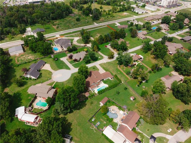 4603 W Centre Court, Rogers, AR 72758
