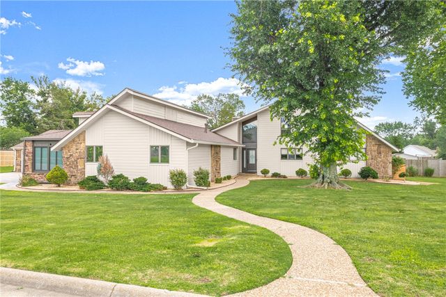 4603 W Centre Court, Rogers, AR 72758